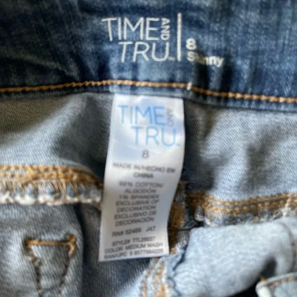 Time and Tru floral embroidered Denim Jeans in Blue and pink vintage torn look - Picture 3 of 4
